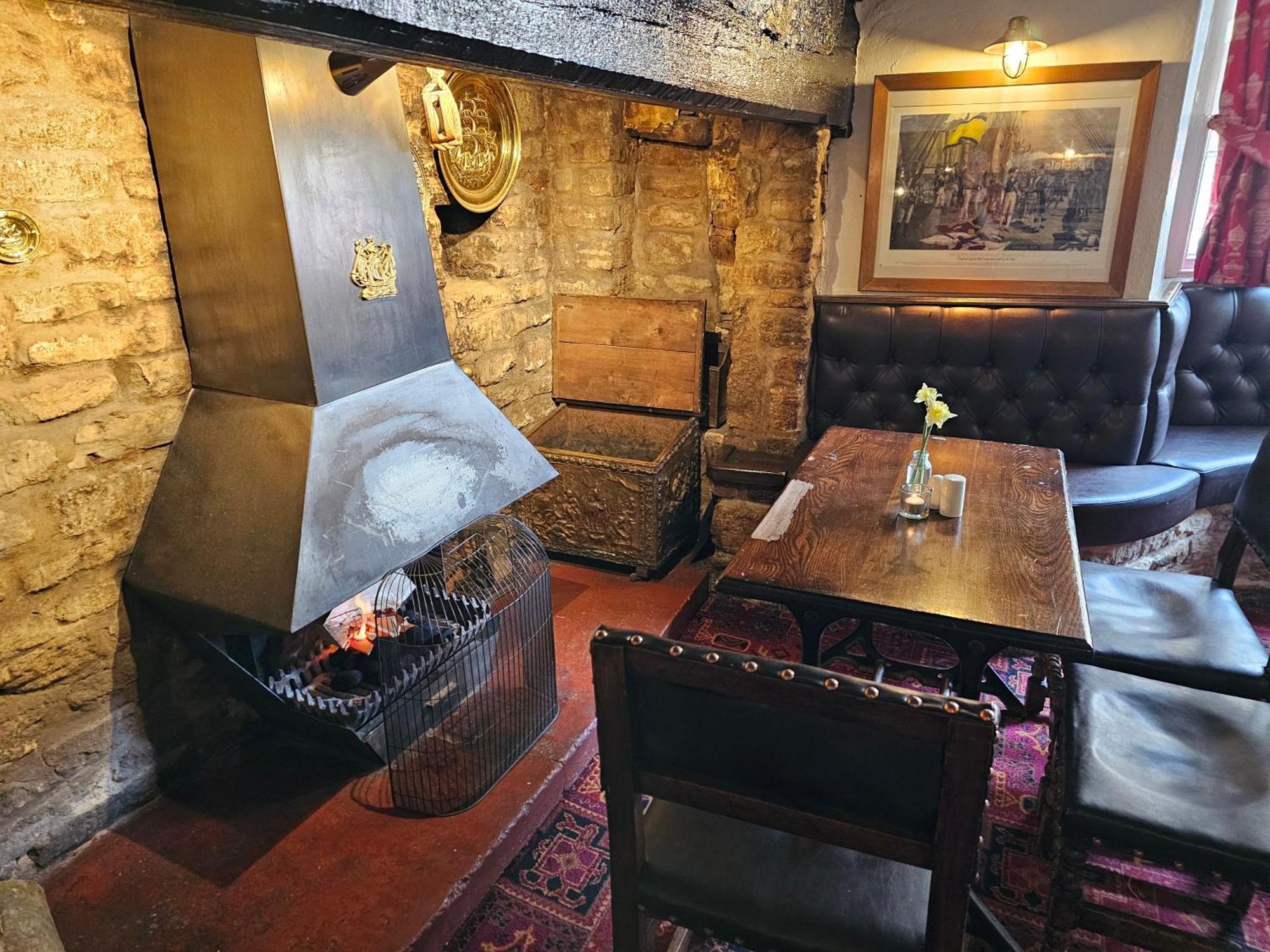 The Ship Inn Аундл Экстерьер фото
