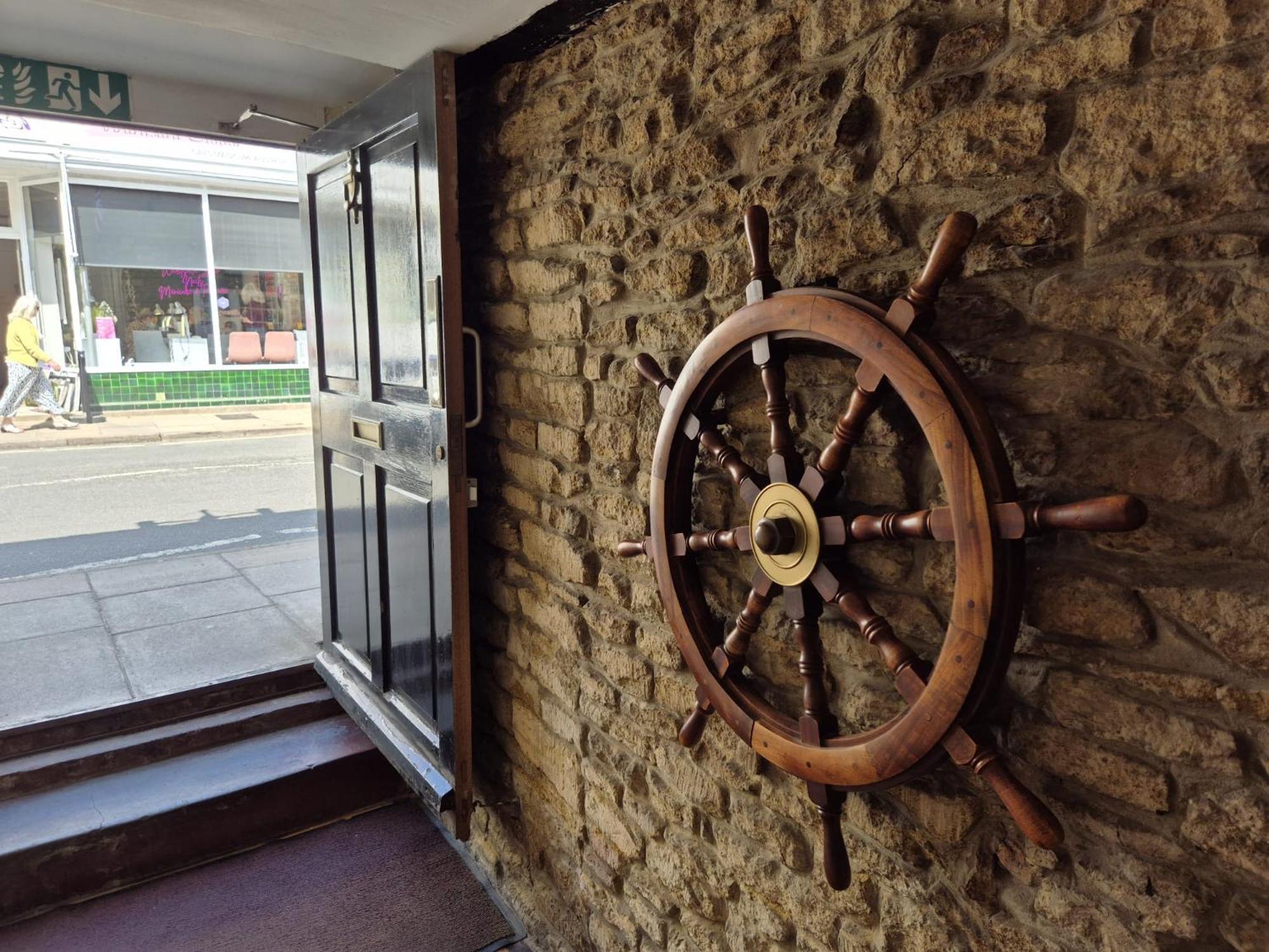 The Ship Inn Аундл Экстерьер фото